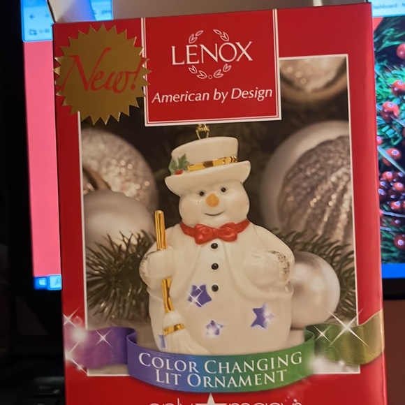 LENOX Color changing lit Snowman Ornament Only at Macy’s 3.375 inches - New - Picture 9 of 14